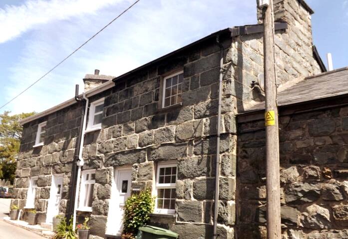 1 Bron Haul. Quiet Welsh hideaway.