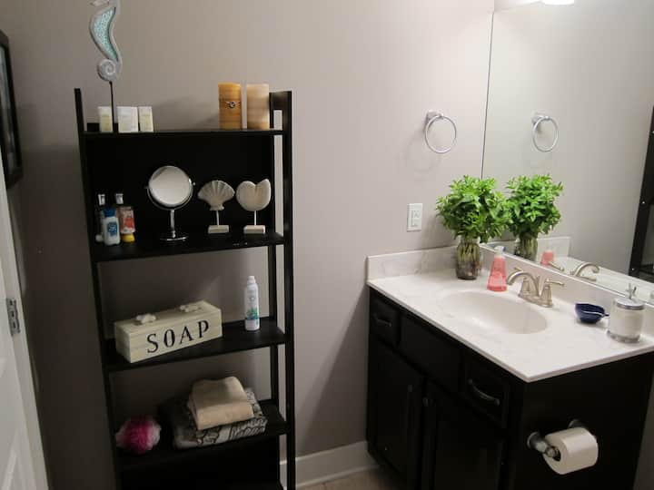 Large Private-Entrance Suite w/Amenities