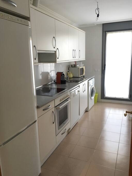 Cocina completamente equipada.