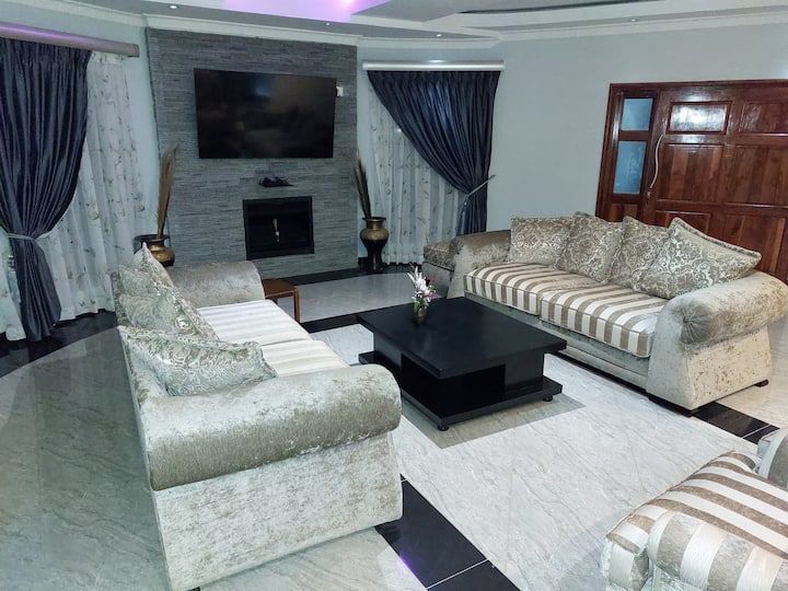 Eden Garden House: Family Holiday/meet Up Home - Zimbabwe