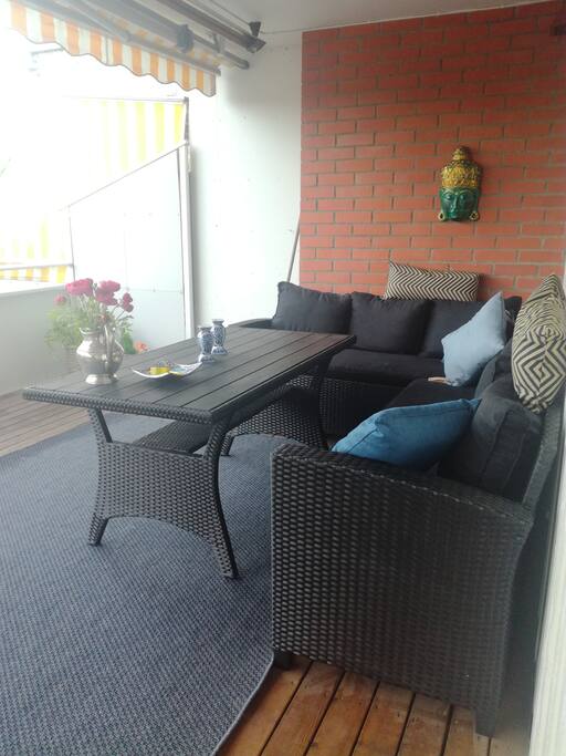35 m2 meter sunny terrasse with electric grill.