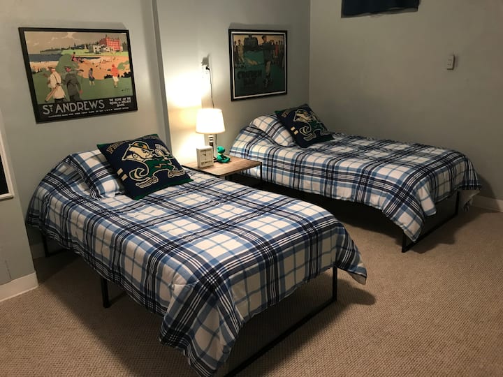 Საძინებელი 4 - 2 საწოლი სარდაფში