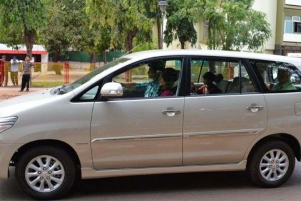 One way private Hue Airport transfer to place in Hue city or return