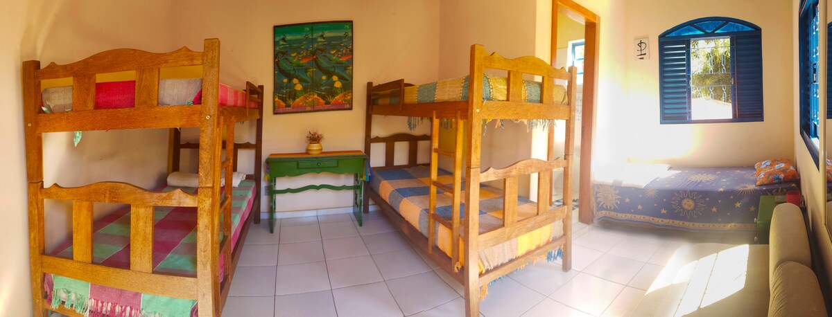 ห้อง 3 - เคบิน 6 คนห้องสวีท
Janelas มีหน้าจอป้องกันแมลงตาบอดในตัว