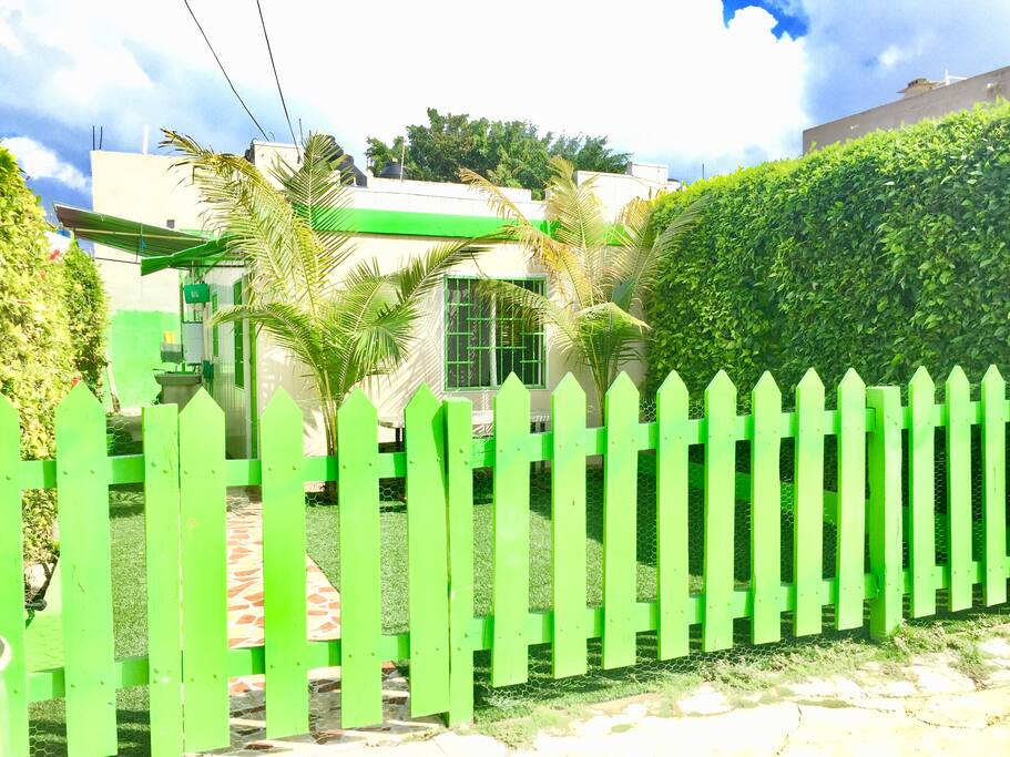 SAFE FRONT FENCE GATE