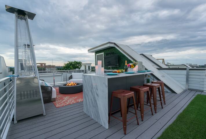 Private Rooftop, Fire Pit, & Downtown Views gallery image 3
