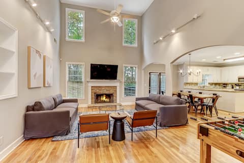 *Sleeps 11* Spacious Suwanee house with home gym