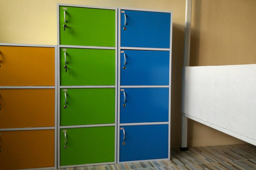 Storage cabinet