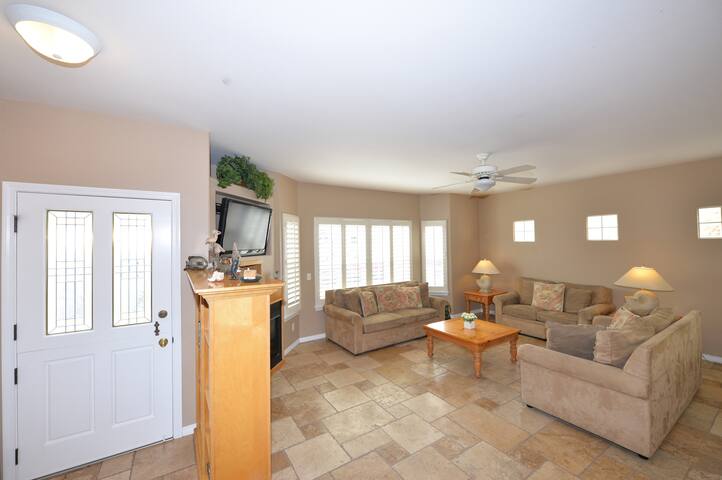 329D: Two-Story Avalon Home, Deck, WIFI, BBQ gallery image 3
