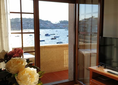Propiedad de Airbnb exitosa: "Villa del Carmen". Light and terraces facing the sea. en A Illa De Arousa