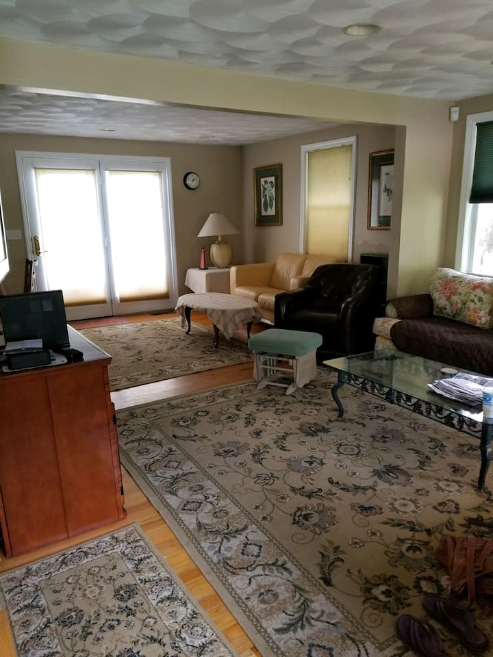 Comfortable Spacious Hse W/walk 2 Beach+central Ac - South Kingstown, RI