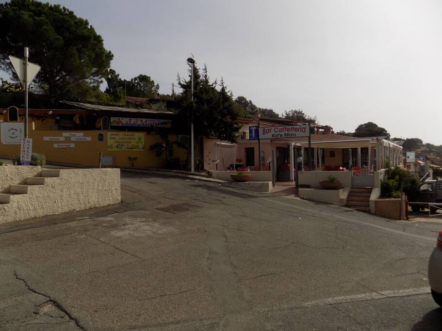 Servizio di bar e market all'ingresso del villaggio