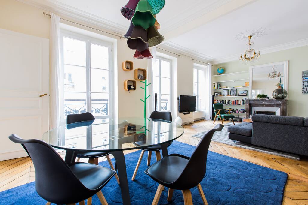 Large living room with 3 double windows facing the theatre