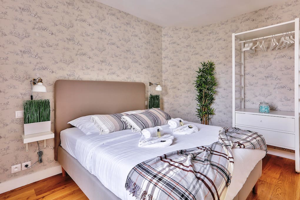The bedroom have a Bed Queen Size