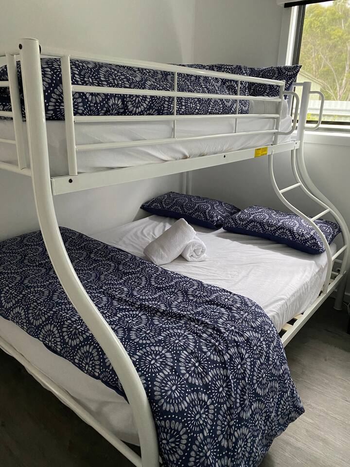 سرير مزدوج وفردي