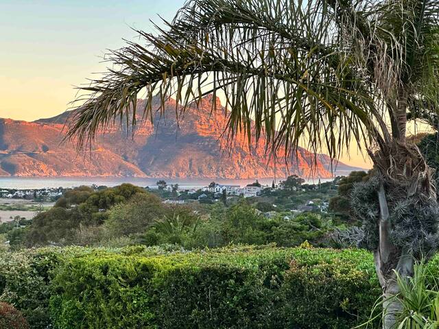 Beautiful Villa inside Secure Estate in Hout Bay gallery image 5