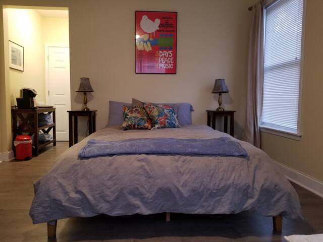 Cozy studio in hot West Asheville.