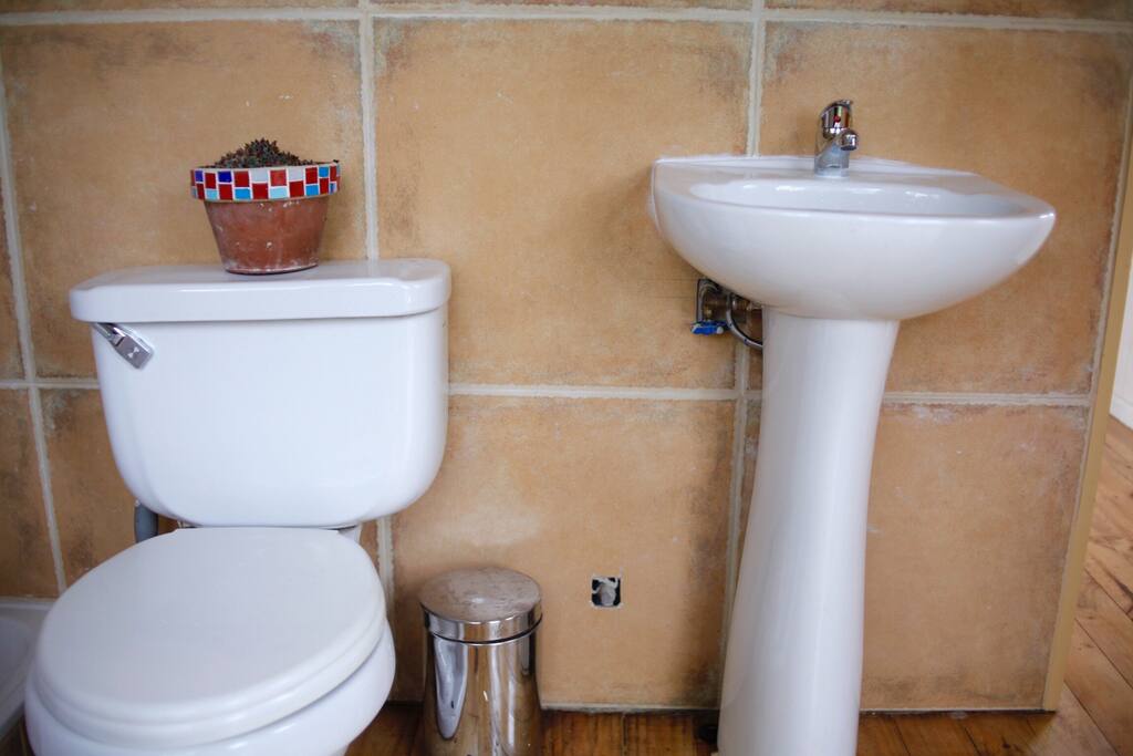 Private Bathroom with hot water 24hr