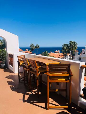 Hamilton Cove “Island Escape” gallery image 2