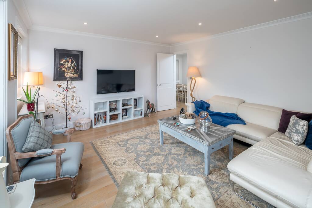 Spacious light living area