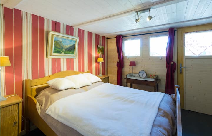 חדר שינה 140 מיטה עם ארון בגדים 