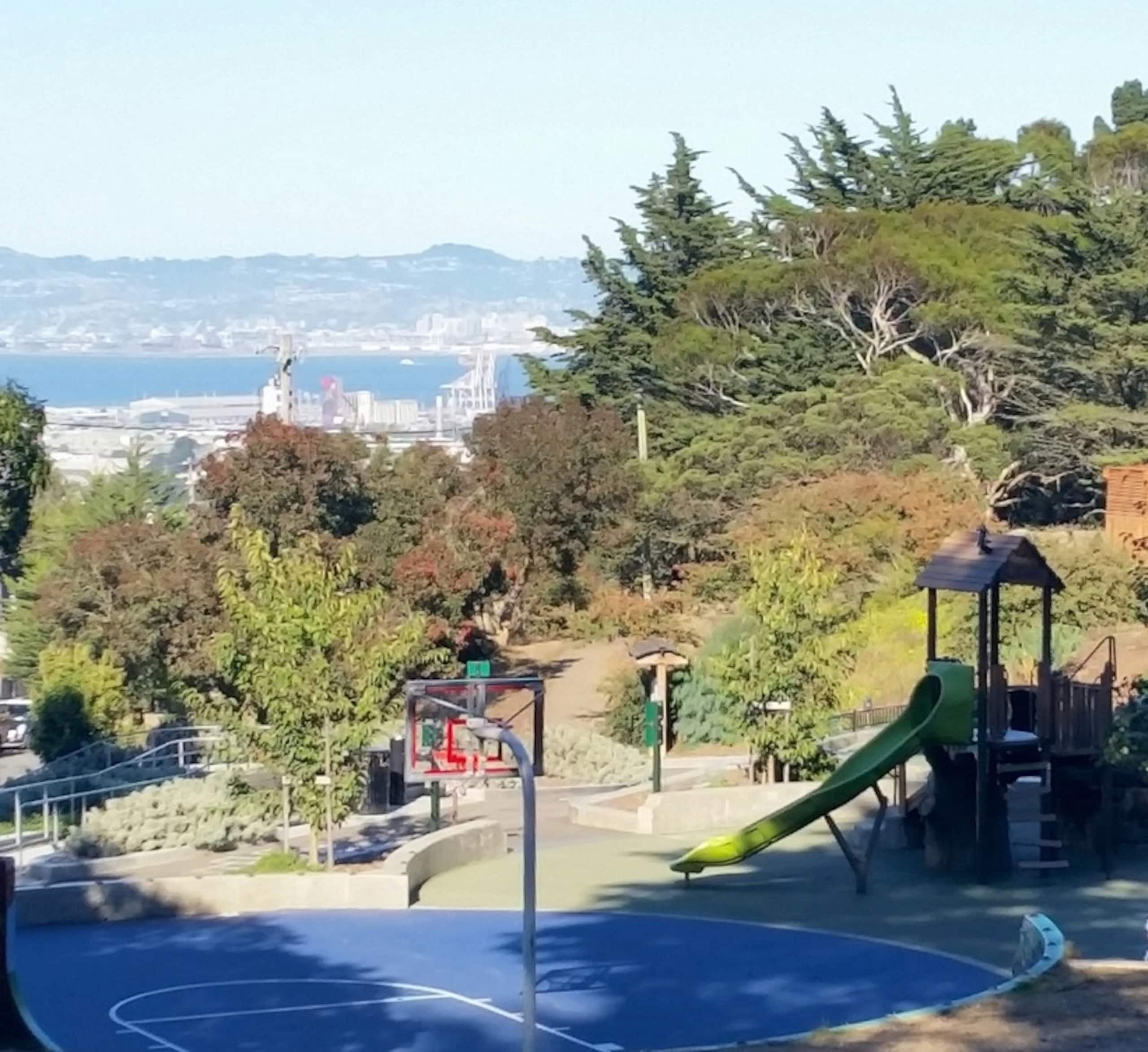 Home in San Francisco · ★4.88 · 4 bedrooms · 6 beds · 3 baths - Image 23