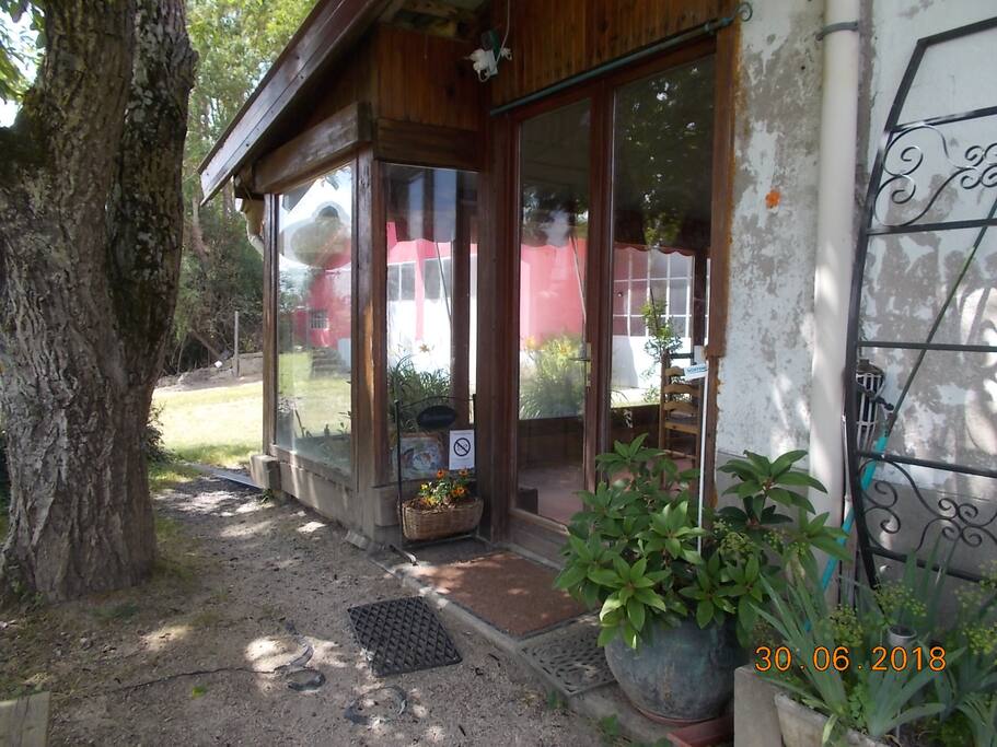 entrée par la véranda