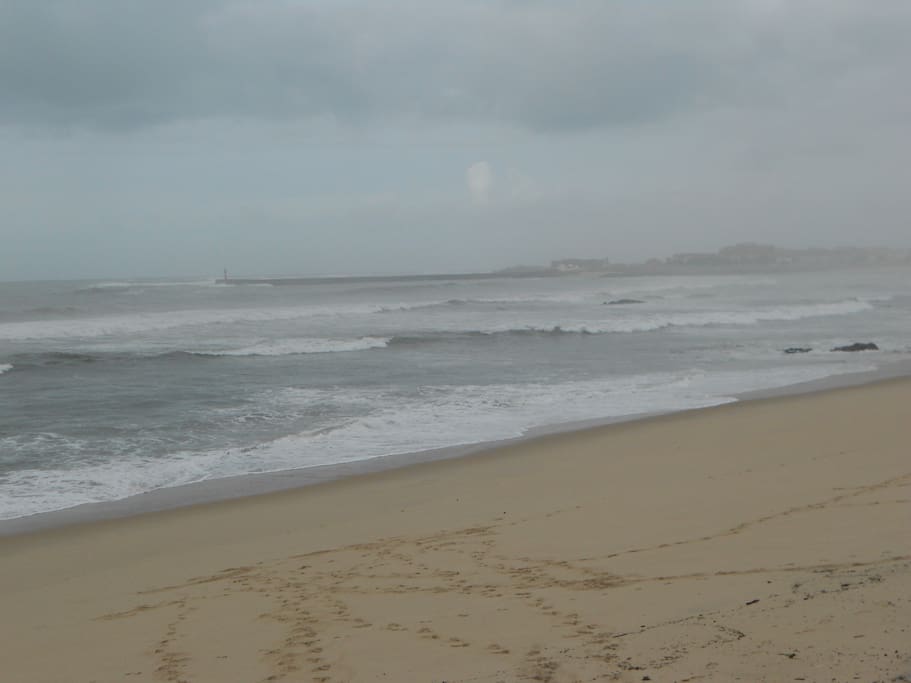 Praia perto. Beach near.