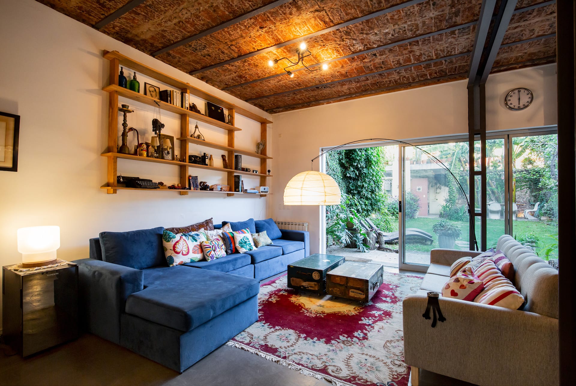 Four-bedroom apartment with private garden in Palermo