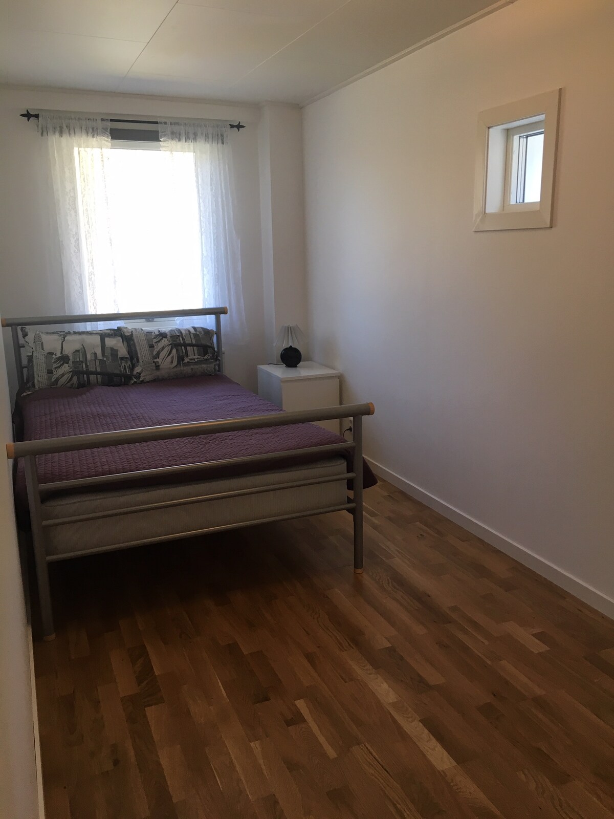 Chumba cha 3 cha kulala, kitanda kina upana wa sentimita 140