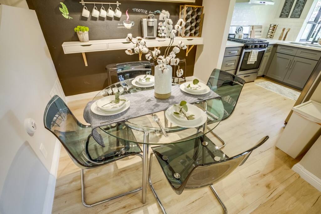 dining and coffee area
