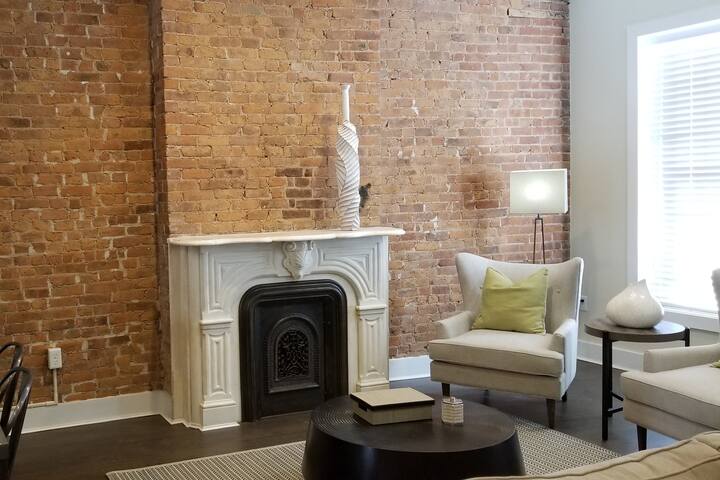 Elegant Town home, Newark / Ironbound gallery image 4