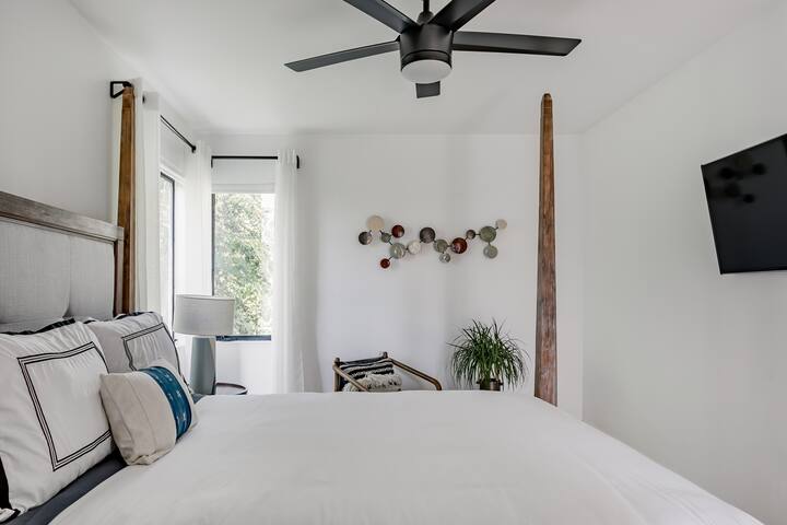 Cycle Along the Beach Near an Architectural House in Venice gallery image 2