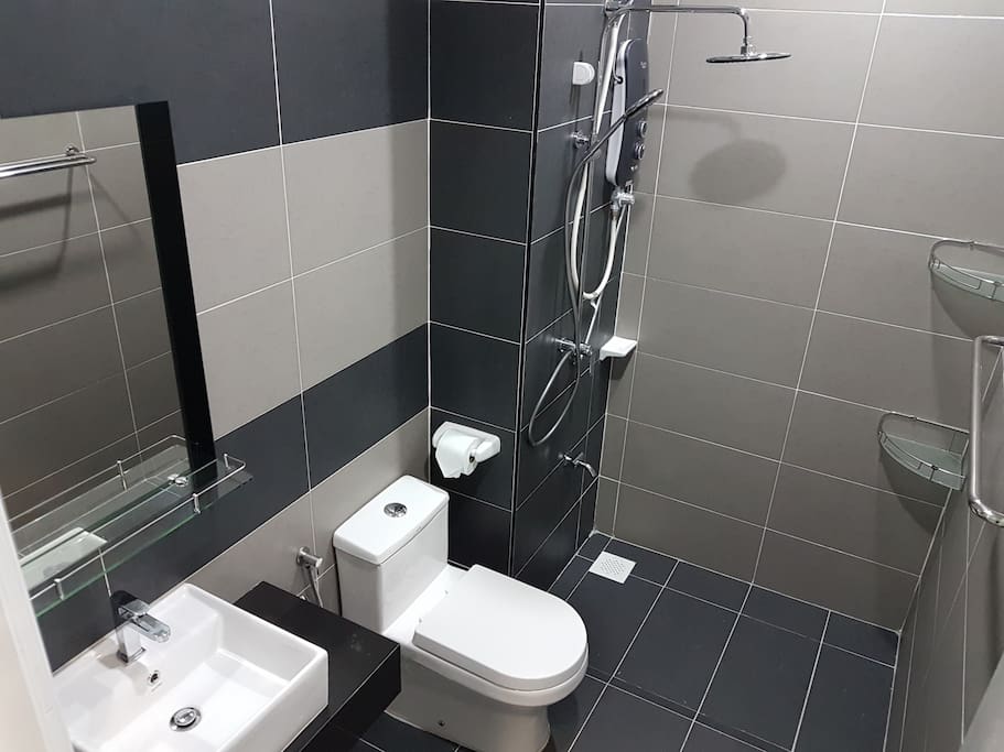 Attached Master bathroom with high pressure rain shower and toiletries provided