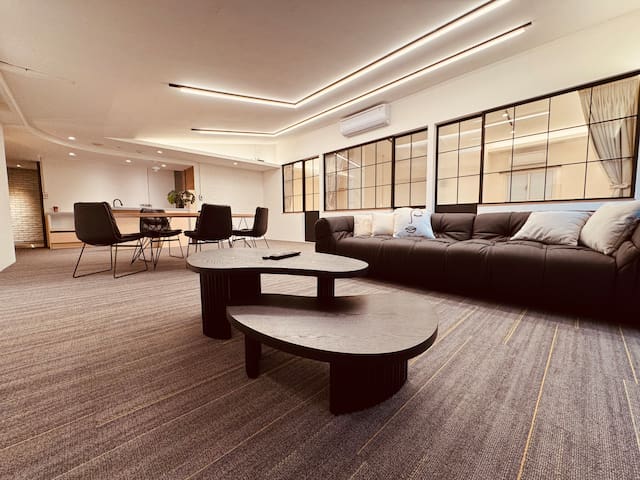 D 全新 位於西門步行區 適合家庭團體 6-12位