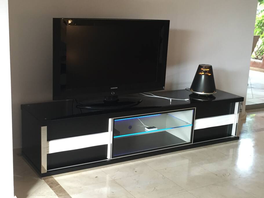 Satelite Flatscreen + Bluetooth