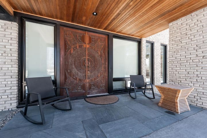 THE LODGE – Ottawa’s 12,000sqft Waterfront Mansion gallery image 4