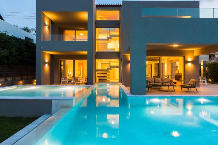 200mt to beach★Heathed Pool with Hydromassage ★BBQ gallery image 3