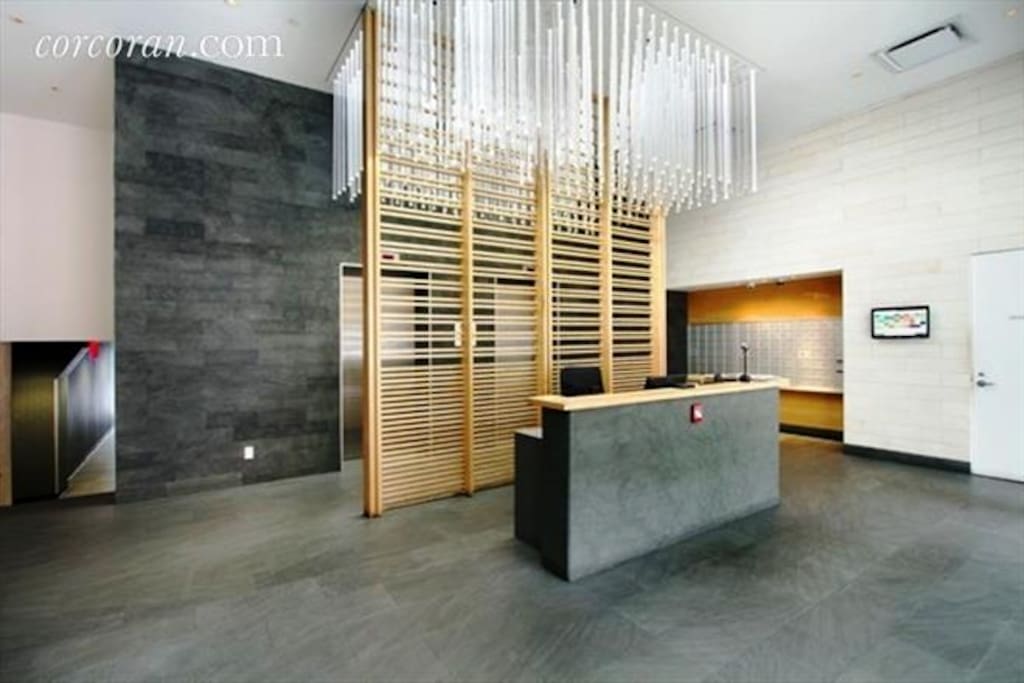 24 hour doorman lobby