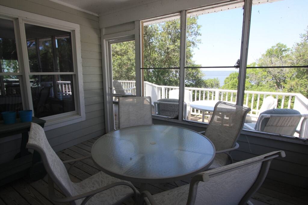CL341: Moorings |Top Level Porch