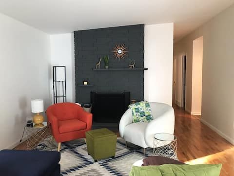 Charming Midcentury Home - Ideal location!