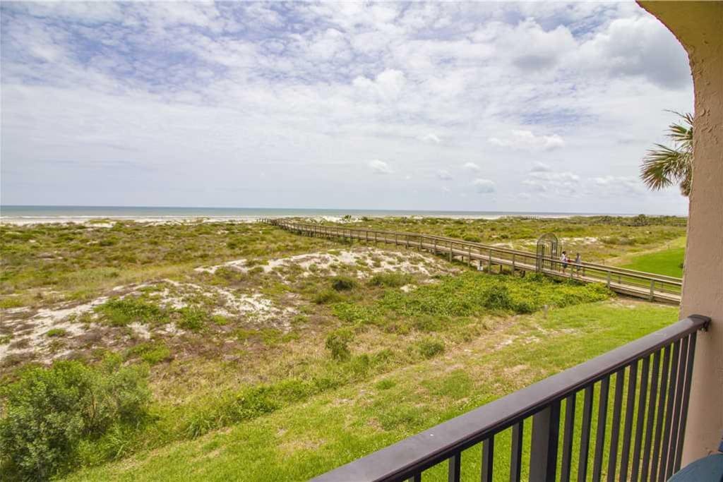 Live the Life at Sea Place 11209 - Fine white sands, rolling waves, and a seemingly endless sky, the beach is ideal for swimming,
