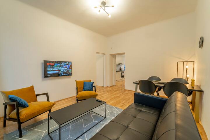 josef’s home | Maxi Apartment | near UNO, VIC gallery image 3