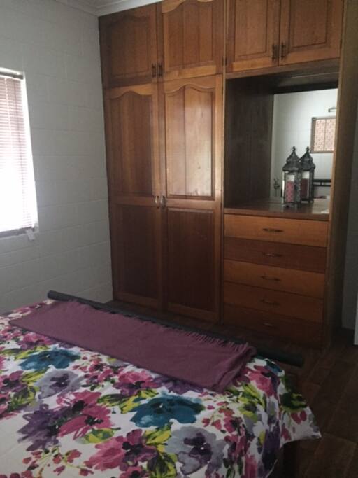Plenty of cupboard/draw space