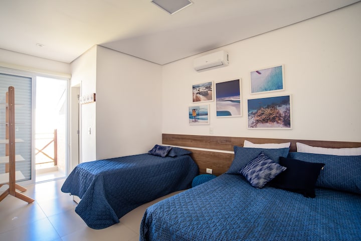 Suite, uma cama de casal e uma bicama, quarto para 4 pessoas, com ar condicionado e cortina roll on