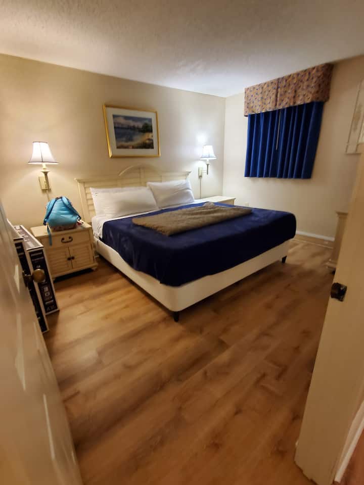 第2间主卧- 1张加大双人床