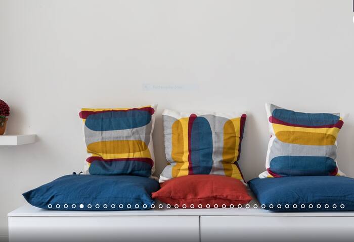 SPANISH STEPS ART APARTMENT gallery image 4