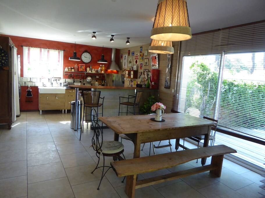 salle à manger et cuisine américaine