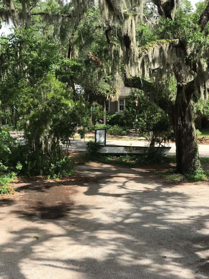 Historic Port Royal Guest Suites - Ebb Tide Suite