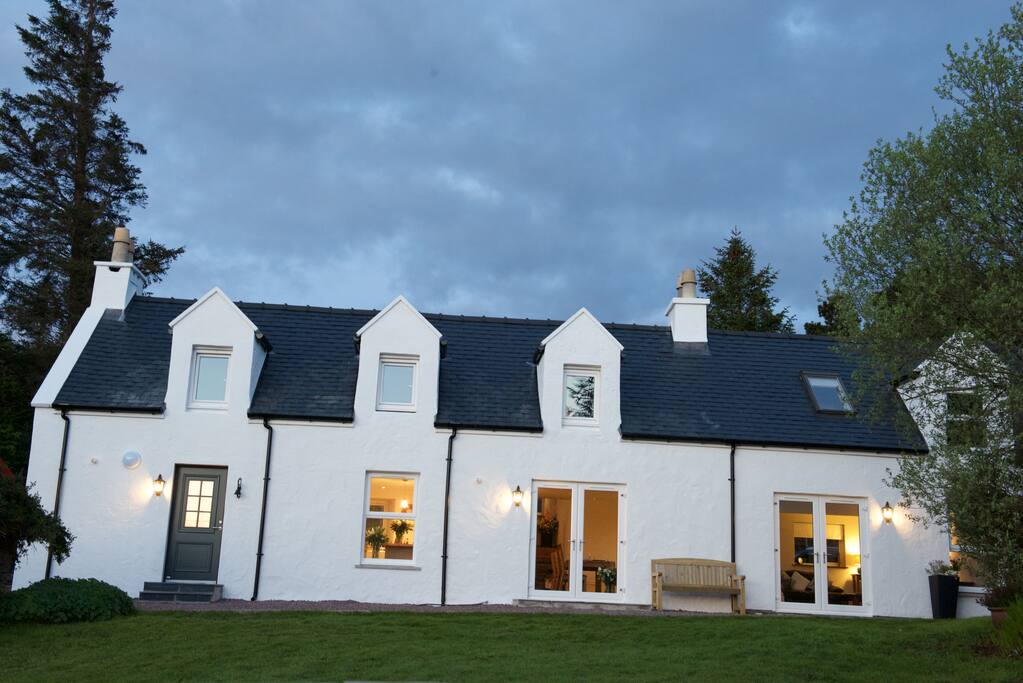 BayviewCroft Luxury Cottage Portree, Isle of Skye Cottages for Rent in Penifiler, Scotland